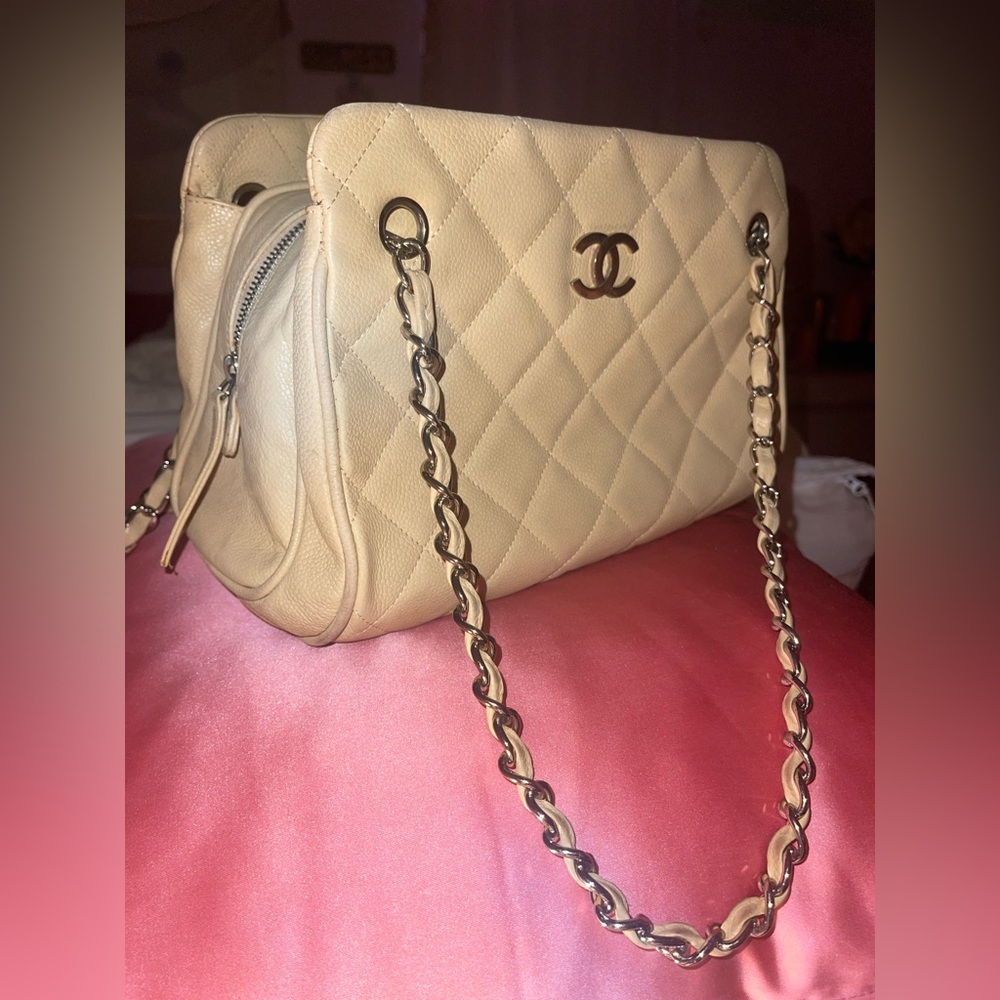 CHANEL cream Quilted Shoulder Bag classy and Beautiful